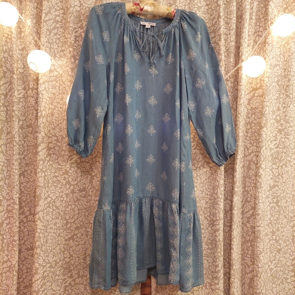 *Donated* Lauren Lane chambray floral ruffle dress